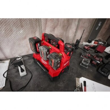 Greitasis akumuliatorių įkroviklis MILWAUKEE M18 PC6 Packout, 18 V, 6-ių vietų 2