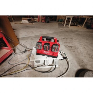 Greitasis akumuliatorių įkroviklis MILWAUKEE M18 PC6 Packout, 18 V, 6-ių vietų 3