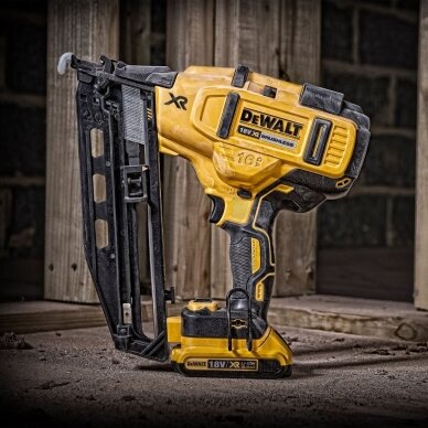 Akumuliatorinė viniakalė DeWalt DCN660NB-XJ, 18 V (be akum. ir krov.) 1