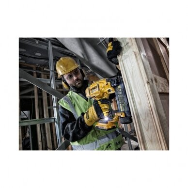 Akumuliatorinė viniakalė DeWalt DCN680N; 18V 1