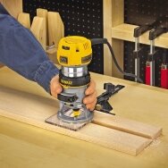 Elektrinė kantų freza DeWalt D26200-QS, 900W