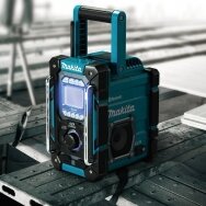 Radijas Makita DMR300 su Bluetooth ir integruotu akumuliatorių krovikliu 10.8-12-14.4-18V